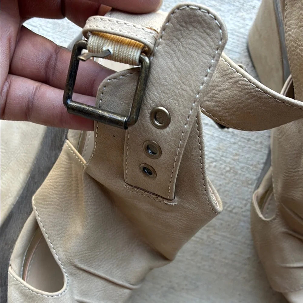 Bucco Tan Wedges Stylish Comfort - Picture 7 of 8